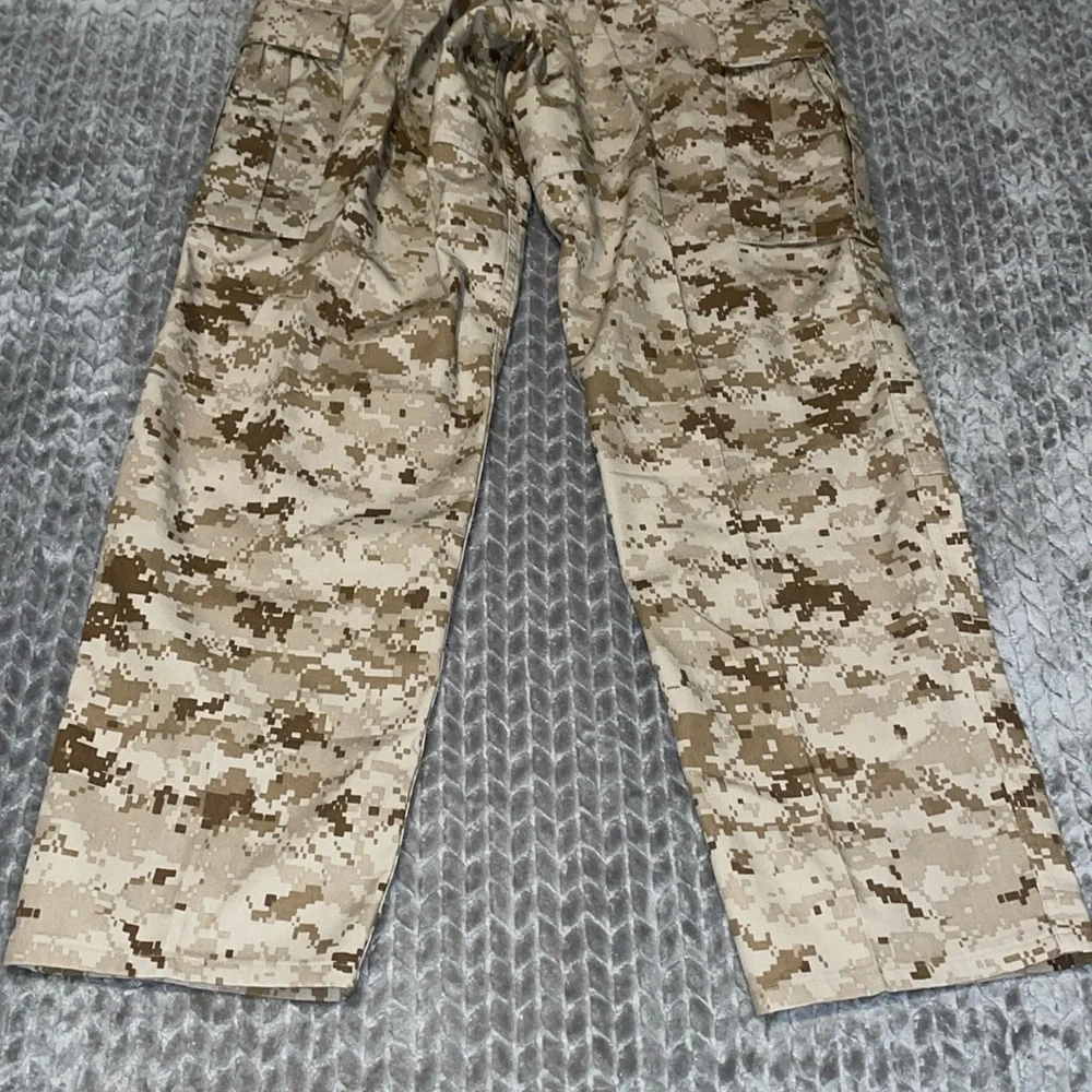 NWT Trousers, Desert‎ MARPAT Camouflage, MCCUU. Size Medium.